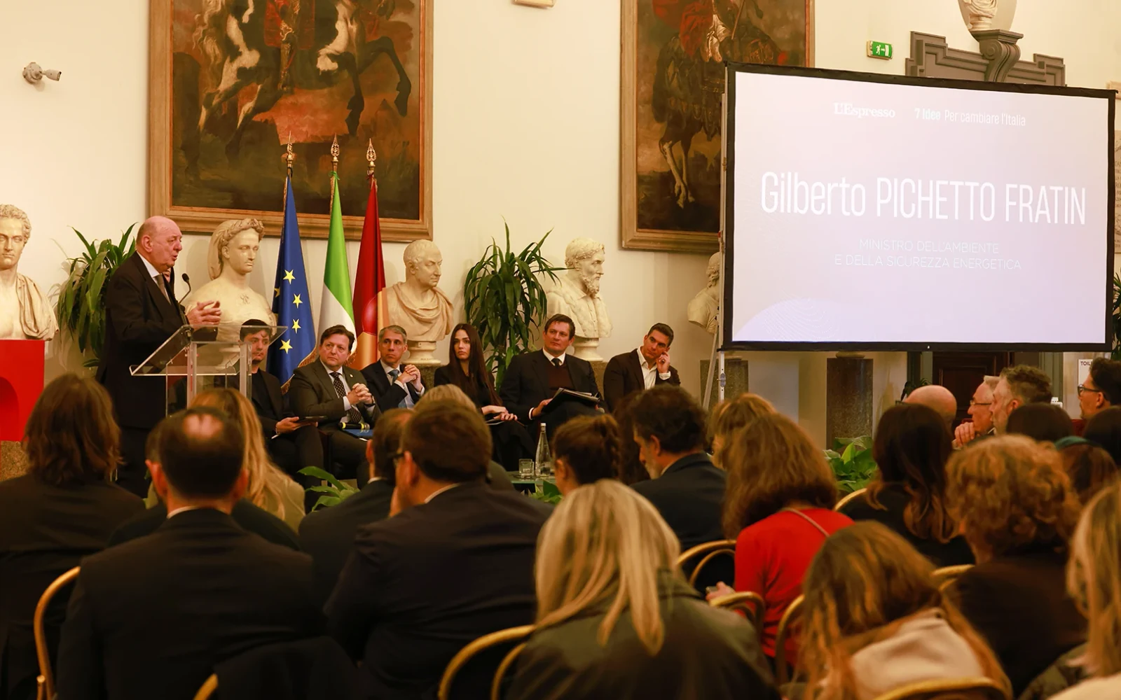 Un intervento davanti al pubblico della prima edizione di «Sette Idee per cambiare l’Italia».