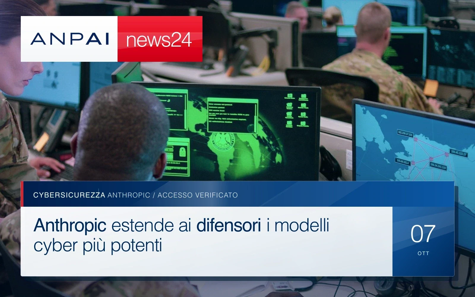 Due operatori cyber lavorano a computer durante un’esercitazione di sicurezza informatica