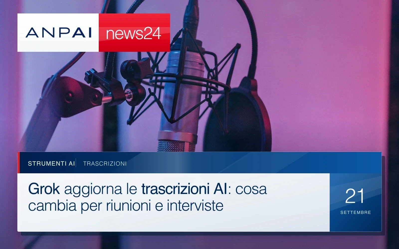 Microfono reale con filtro antipop in uno studio di registrazione dalla luce soffusa.