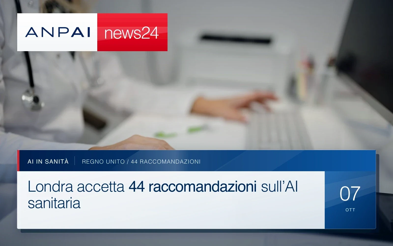 Professionista sanitario seduto alla scrivania mentre usa mouse e tastiera
