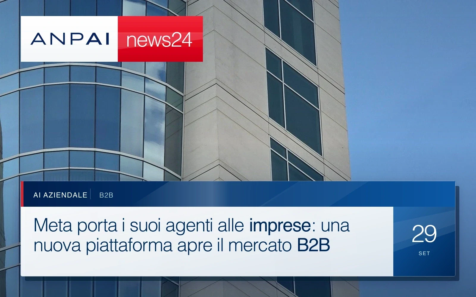 Facciata in vetro di un edificio per uffici in una giornata serena.