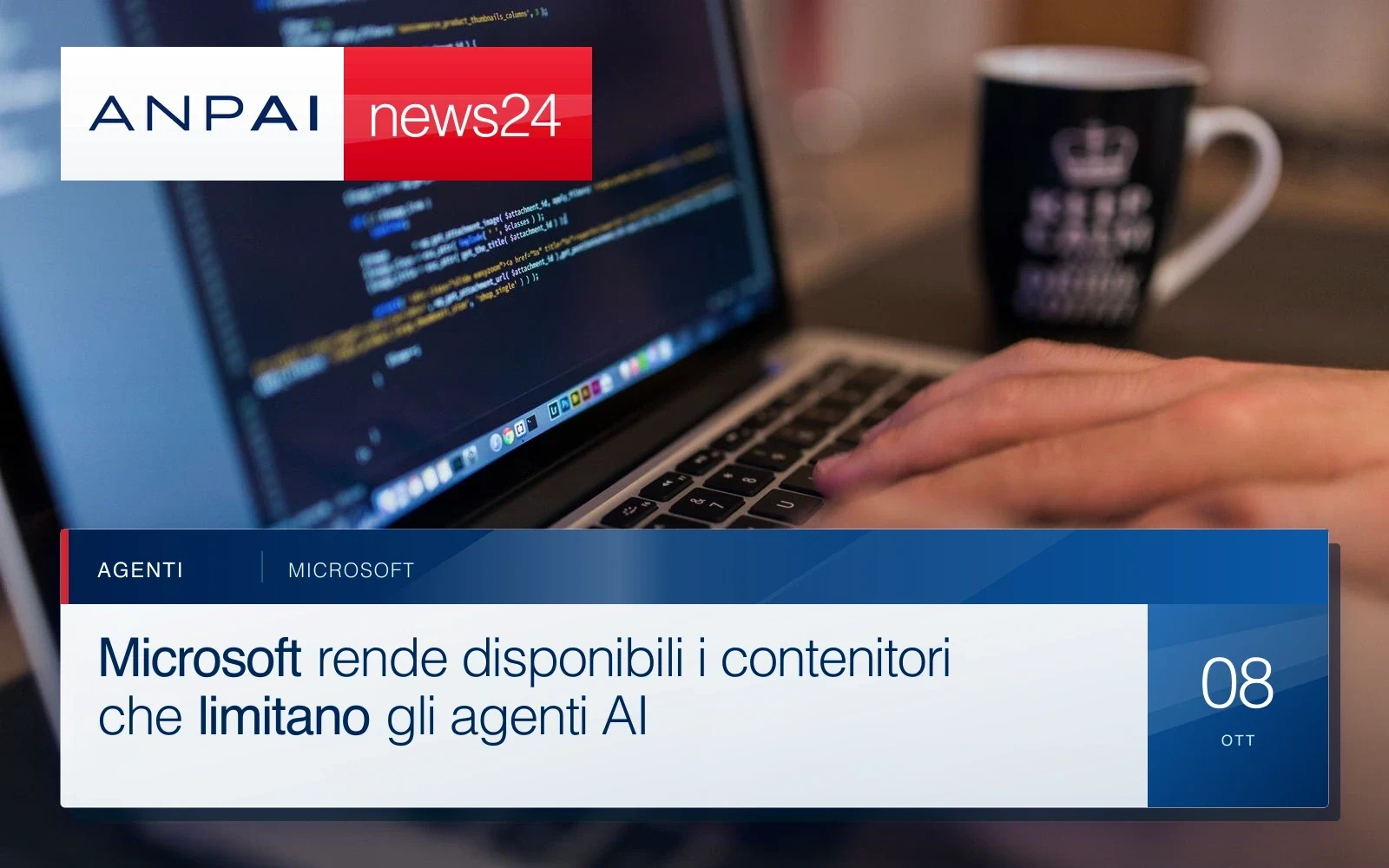 Un computer portatile mostra codice mentre una persona lavora alla tastiera.